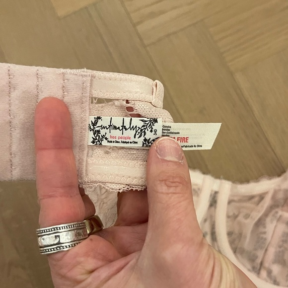 Free People light pink underwire strapless lace bra & removable straps WORN ONCE - Picture 3 of 11